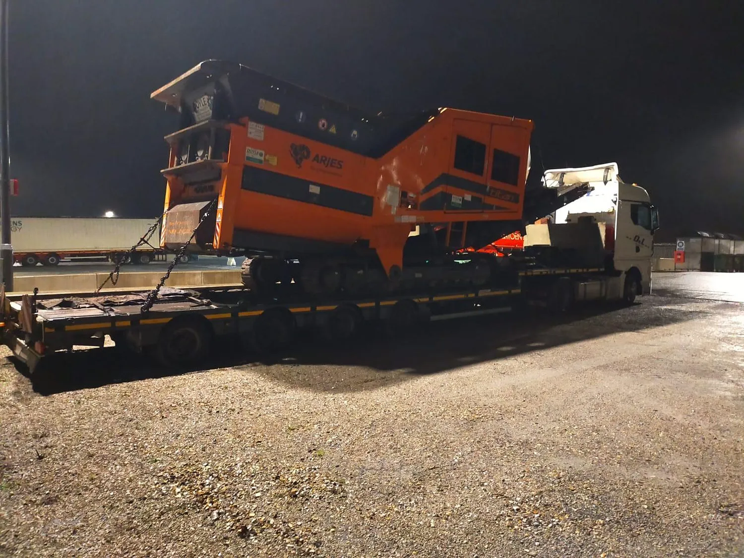 Trei dumpere Wacker Neuson DV60 transportate de OL Speditionwagon